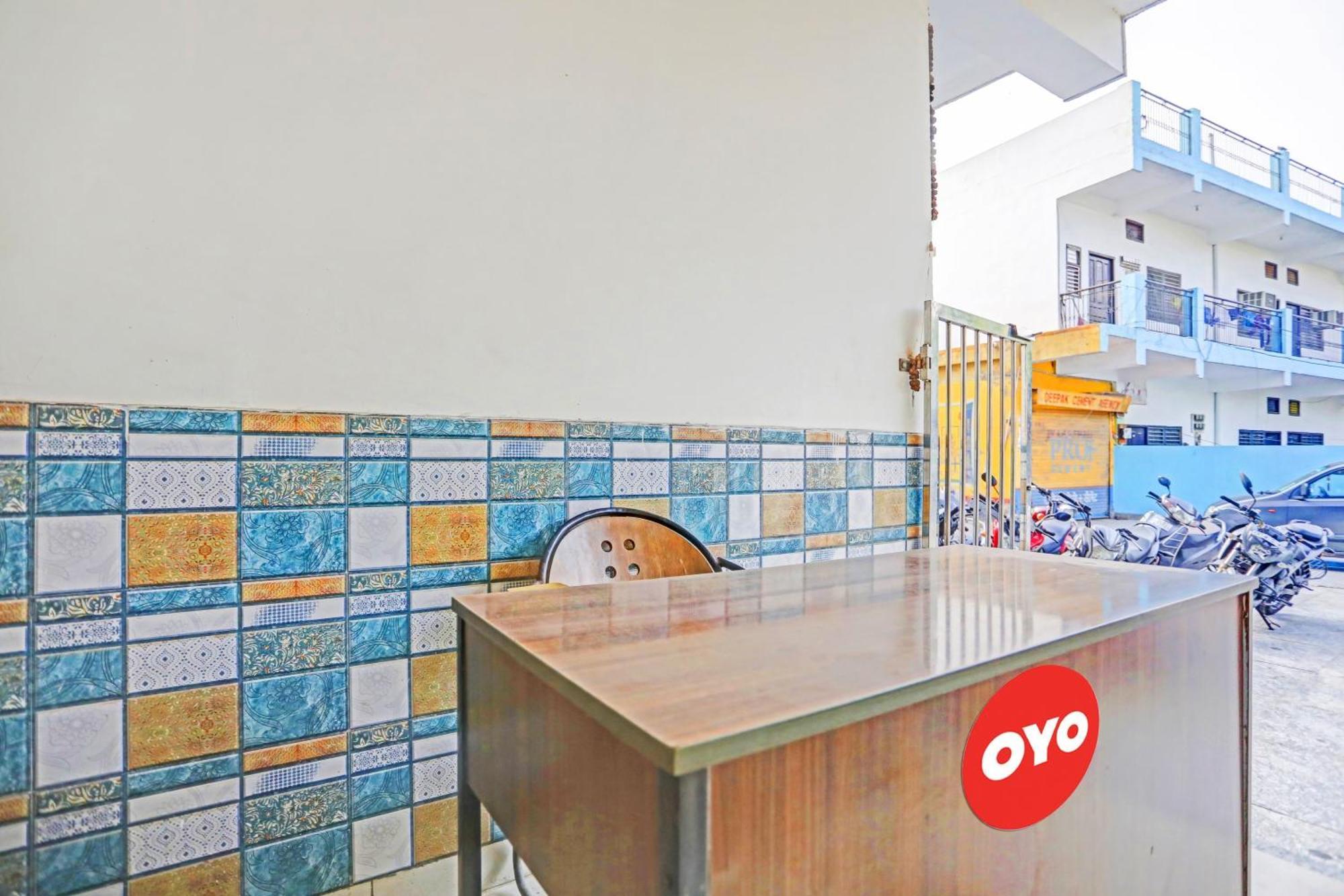 Hotel O Vrinda Residency Noida Buitenkant foto
